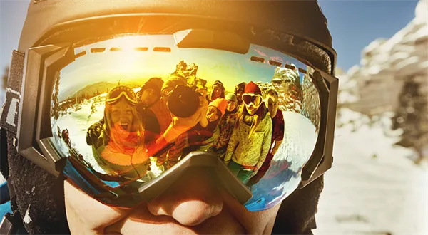 Rady na svah: Jak vybrat pojištění a co dělat, když dojde na úraz