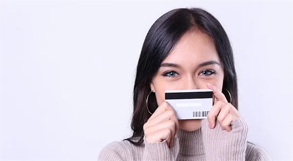 Co umějí bankomaty v Česku? Dávají, berou, sjednají pojištění