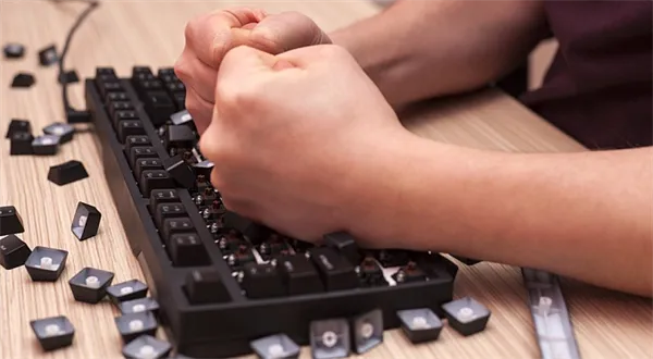 Problémy UniCredit Bank: Nefunkční online bankovnictví a tisíce klientů bez přístupu k účtu