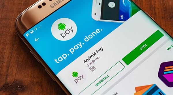 Bankovní novinky. Android Pay, mobil se slevou a zrychlená platba bez poplatku
