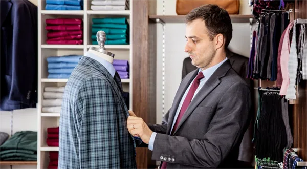 Jakub Lohniský: Šijeme zase v Česku