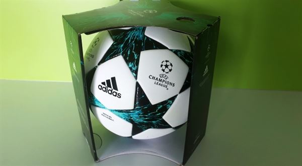 Hrajte s UniCredit Bank o originál fotbalového míče ADIDAS