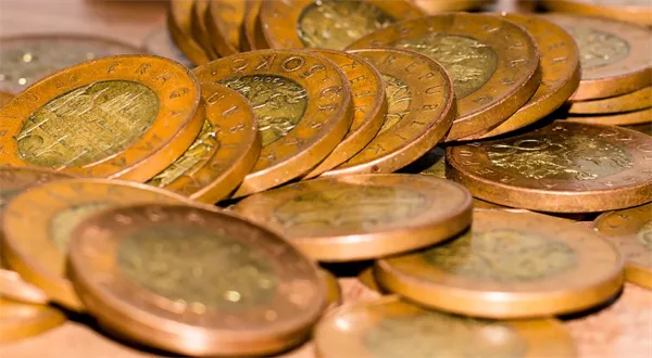 Desetina lidí platí jen hotově. Ubývá jich, ukazuje průzkum