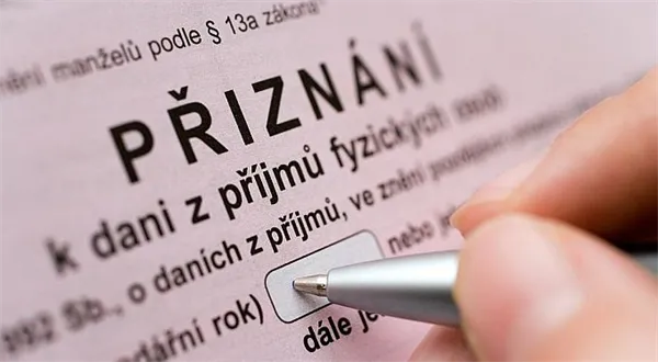 Daňový přeplatek dostanete včas. Na finanční úřad nemusíte