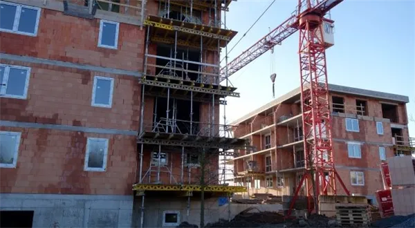 Byty rekordně zdražují, pozemky ještě víc. Nová čísla