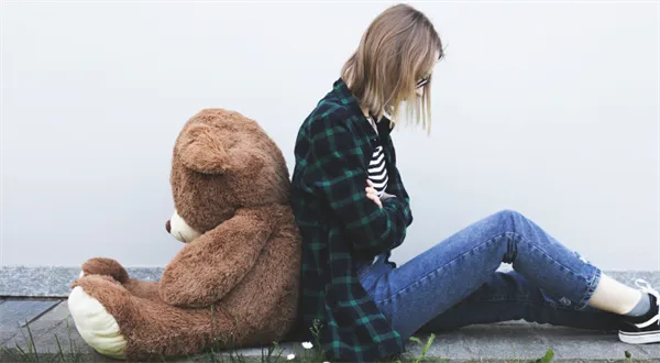 Velká prasárna. Stát vyrobil tisíce dětských dlužníků, teď vymýšlí pomoc