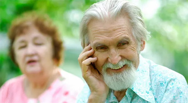 Vyšší důchod nedostanou všichni hned. Stěžují si u soudu