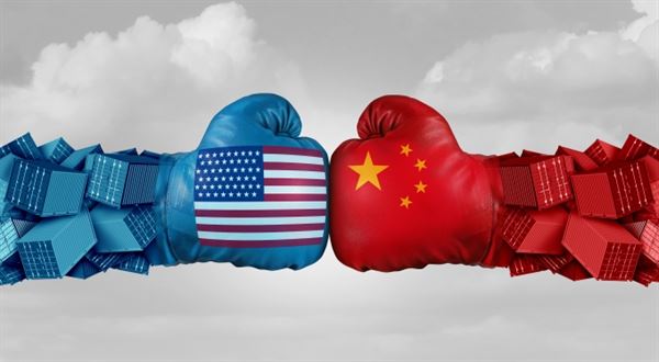 Čína zatím stále doplácí na obchodní napětí více než USA