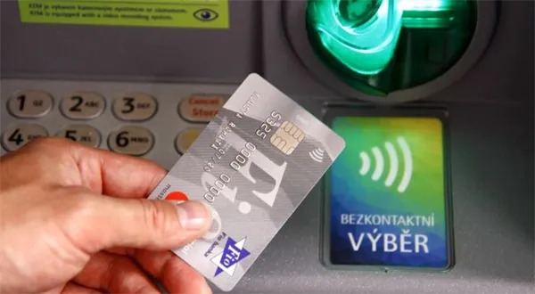 Vybrat si konkrétní hodnoty bankovek už můžete i z bankomatů Fio