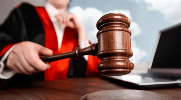 Zaměstnanec pošty okradl ženu o statisíce. Soud verdiktem překvapil