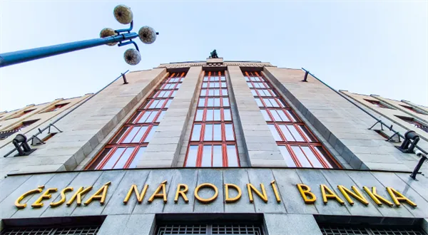 ČNB může kupovat víc dluhopisů a být přísnější u hypoték