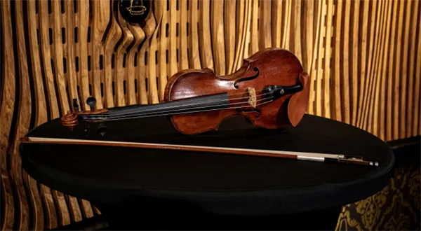 Nevíte, kam s penězi? Můžete spoluvlastnit housle za tři miliony