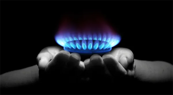 Elektřina zdraží, plyn zlevní. Ušetřete v roce 2020 na energiích až tisíce korun