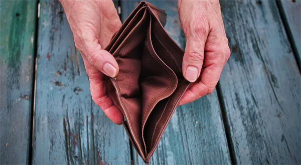 Pomoc plná chyb. Proč ji lidé na dně dostanou pozdě