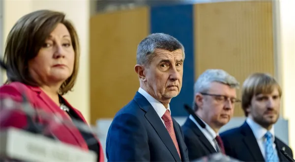 Babiš buduje stát jako firmu. S obecními filiálkami