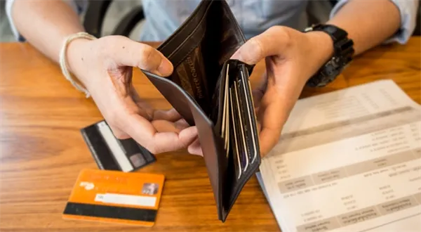 Topíte se v dluzích? Konsolidujte je! Sloučit můžete půjčky, kreditky i kontokorent