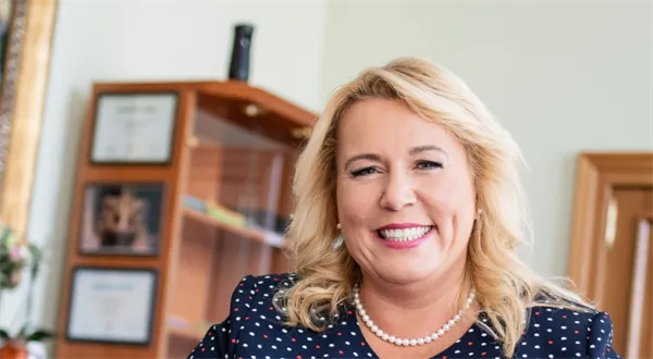 Do lázní s ministryní Klárou. Upodporuje cestovní ruch k smrti