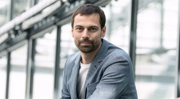 Šéf Hypoteční banky povede i Lišku