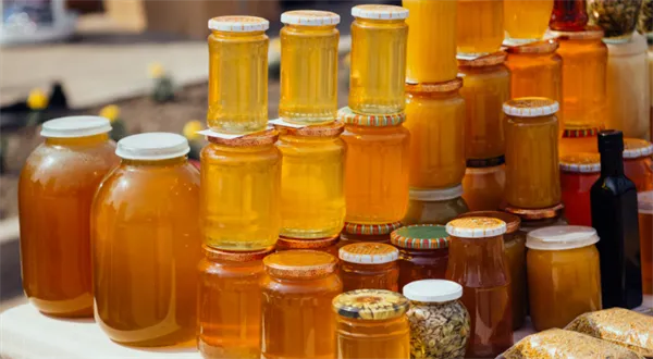 Med posílí imunitu. Dejte si ale pozor, co kupujete