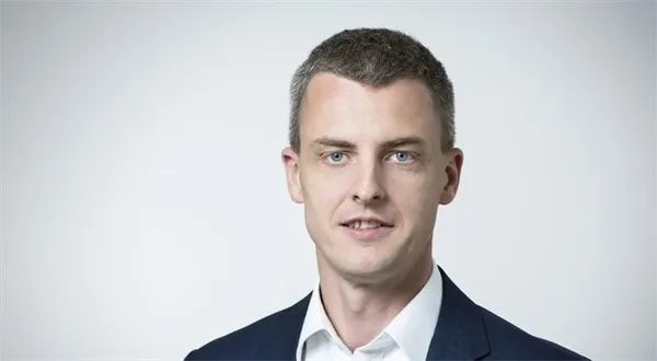 Tajemný muž s modelem. Babiše varoval šéf pojišťovny