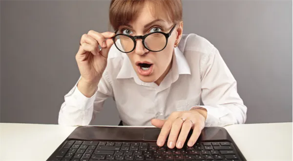 Pokuta za daňové přiznání e-mailem. Nesmysl, rozhodl soud