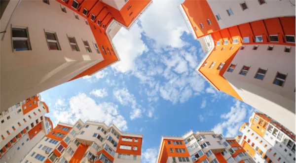 Byty, domy a pozemky dál rekordně zdražují. Nová čísla