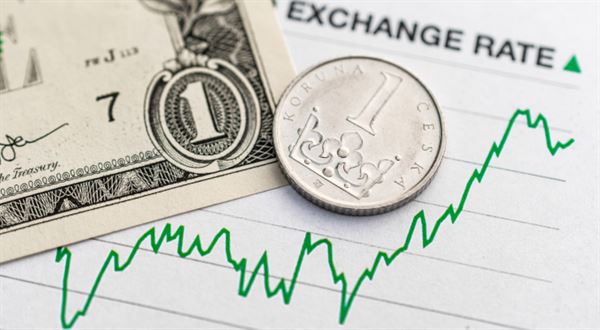 Koruna je k dolaru nejsilnější za poslední dva roky