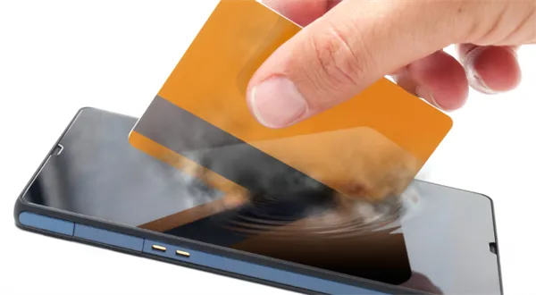 George klíč místo SMS. Spořitelna mění platby kartou