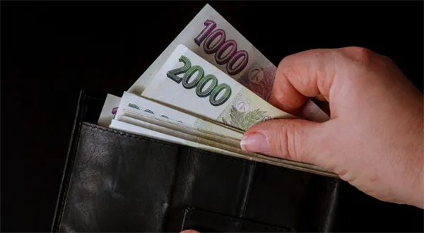 Průměrná mzda roste nad inflaci. Lidem zůstalo ještě víc