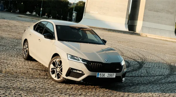 Škodovky pro fajnšmekry: Stojí Octavia RS a Scout za milion?