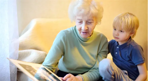 Pravda o zvýšení odměn pro pěstouny. Velká část si pohorší