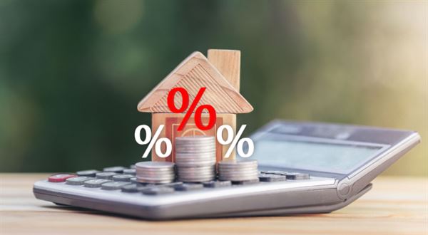 Ceny hypoték míří ke 4 %, přehřátý trh zpomaluje