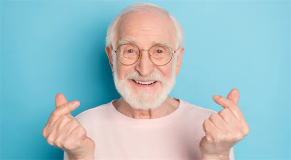 Důchodci dostanou doplatek k valorizaci. Mění se pravidla