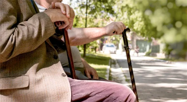 Důchodovou novelu zbrzdil prezident. Co to znamená v praxi