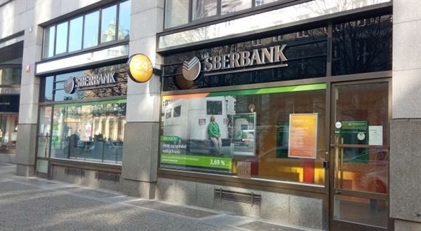 Úvěry ze Sberbank už jsou v České spořitelně. Podmínky platí dál
