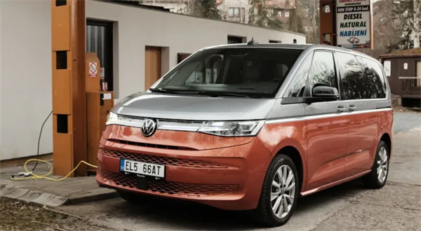 Multivan už není dodávka. Obří auto pro rodinu v testu