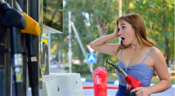 O pětinu levnější benzin. Hello bank láká na slevu