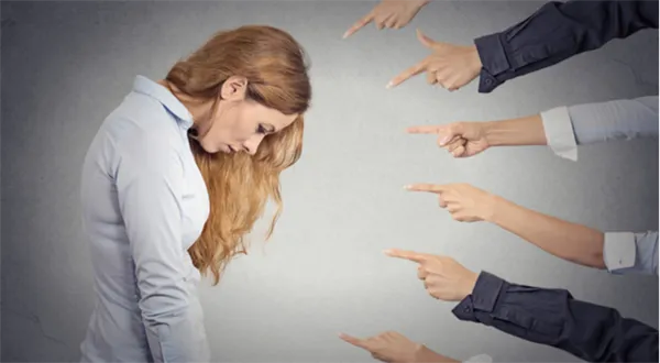 Zaměstnanec okrádá firmu. Kdy může dostat okamžitou výpověď?