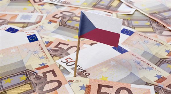 Vyšší úroky na spoření v Česku lákají i Slováky. Co na to banky?