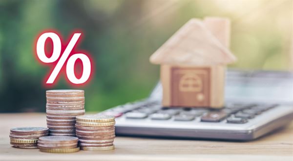 Splátky hypoték rostou o tisíce, úroky míří k 6 %
