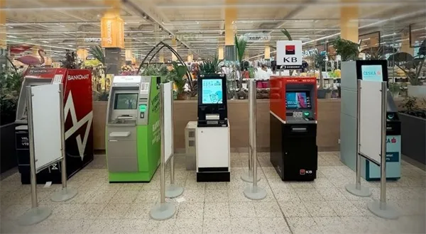 Ke sdílení bankomatů se chtějí přidat další dvě banky