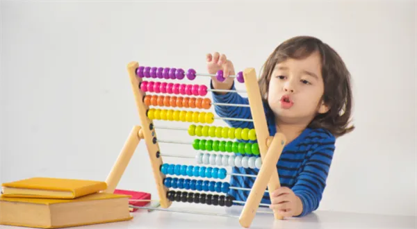 Zvýšení rodičovského příspěvku: Stoupne měsíční strop, celková částka ne