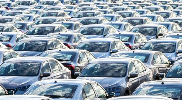 Jak zaplatit auto. Za vlastní, na úvěr, nebo na leasing?