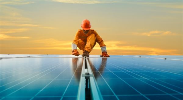 Raiffeisenbank financuje firemní investice do fotovoltaiky