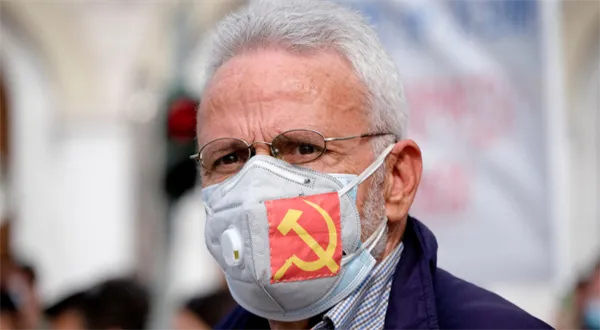 Snížení důchodu pro vrcholné komunisty schválili poslanci