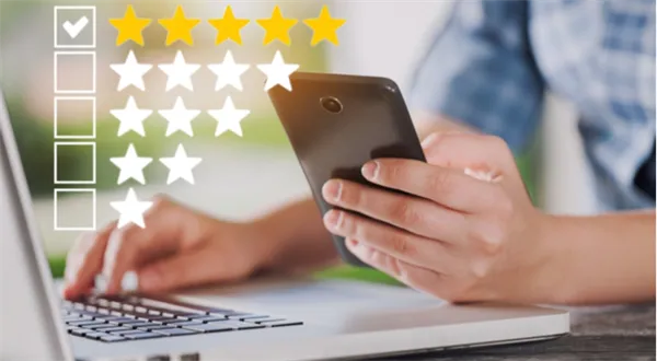 Konec falešných recenzí. E-shopy musí ukázat, proč jim věřit