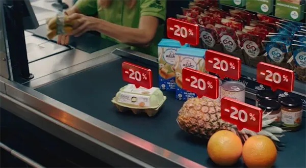 O pětinu levnější nákupy. Spořitelna má rekordní slevy