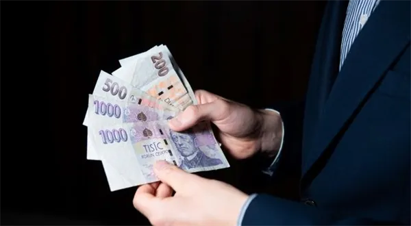 Spotřebitelské úvěry v bankách zlevnily pod osm procent