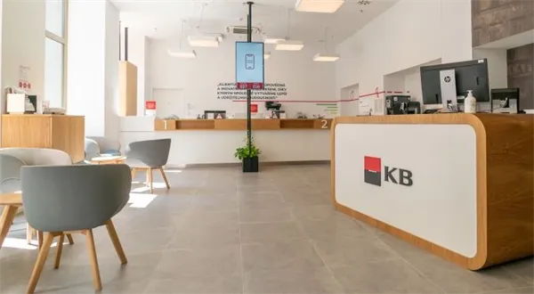Třetí největší banka ruší papírové příkazy na pobočce