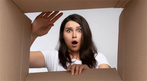 Nový podvod s balíky z e-shopů. Platíte, co jste neobjednali